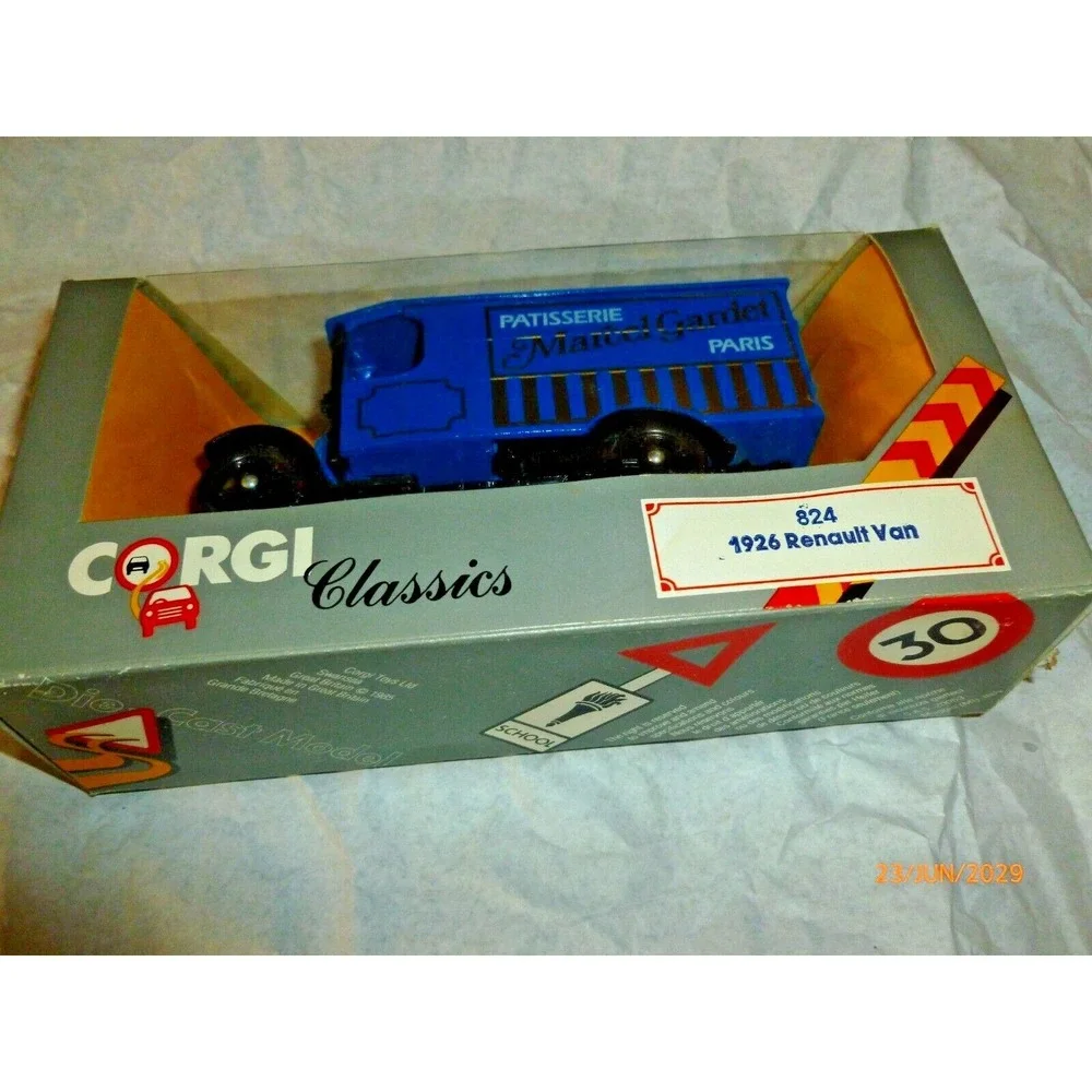 Corgi Classics 824 1926 Renault Van Patisserie Marcel Gardet Paris 1:43 Boxed
